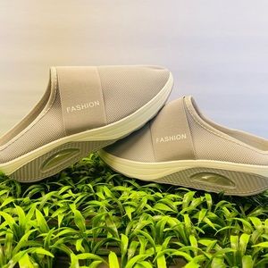 Fashion womens slip on shoes. White/light grey.